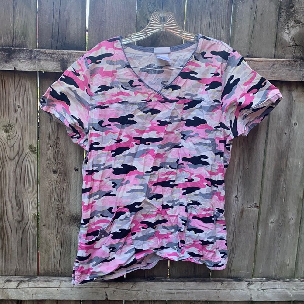 Scrub Star pink camouflage scrub top sz. M